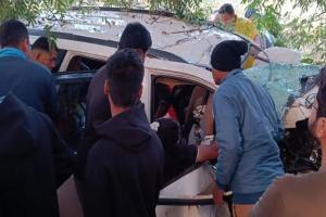 ଭାରସାମ୍ୟ ହରାଇ ଗଛରେ ପିଟିହେଲା କାର, ରାତିସାରା ଗୁରୁତର ଅବସ୍ଥାରେ କାର ଭିତରେ ପଡ଼ି ରହିଥିଲେ ଚାଳକ…