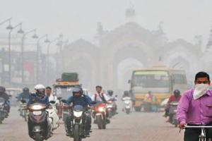 ରାଜଧାନୀ ଦିଲ୍ଲୀରେ ବାୟୁ ପ୍ରଦୂଷଣ ସ୍ଥିତି ସାଂଘାତିକ; ୭୦% ପରିବାରକୁ ଗଳା ଯନ୍ତ୍ରଣା ଏବଂ କାଶ ଭଳି ରୋଗ