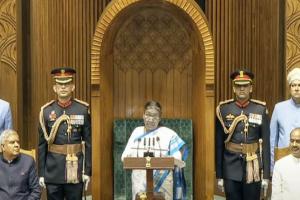 ସଂସଦର ଉଭୟ ଗୃହକୁ ସମ୍ବୋଧିତ କଲେ ରାଷ୍ଟ୍ରପତି ଦ୍ରୌପଦୀ ମୁର୍ମୁ, ସମ୍ବିଧାନ ନିର୍ମାତାଙ୍କୁ ଜଣାଇଲେ ପ୍ରଣାମ…