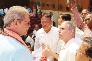 ଧାନକିଣା ଅବ୍ୟବସ୍ଥା: ଉପ-ମୁଖ୍ୟମନ୍ତ୍ରୀଙ୍କୁ ଘେରିଲା କୃଷକ ସଂଗଠନ