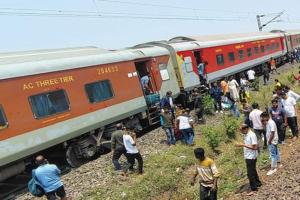 ମଙ୍ଗୁଳି ଷ୍ଟେସନ ନିକଟ ନିର୍ଗୁଣ୍ଡିରେ କାମାକ୍ଷା ଏକ୍ସପ୍ରେସର ୧୧ଟି ବଗି ଲାଇନ୍‌ଚ୍ୟୁତ, ଜଣେ ମୃତ