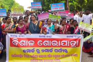 ଲାଞ୍ଜିଗଡ଼ ବକ୍ସାଇଟ୍ ଖଣିର ଗ୍ରାମସଭା ଆୟୋଜନ ପାଇଁ ରାଜଧାନୀରେ ମେଳି, ମୁଖ୍ୟମନ୍ତ୍ରୀଙ୍କୁ ଭେଟି ଦେଲେ ଦାବିପତ୍ର