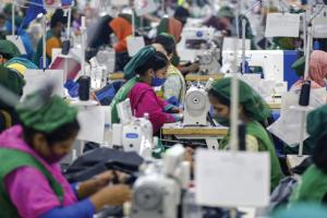 ସଙ୍ଗୀନ ହେଉଛି ବାଂଲାଦେଶ ସ୍ଥିତି:  ୭ ମାସରେ ବନ୍ଦ ହେଲାଣି ୧୪୦ ପୋଷାକ କାରଖାନା…