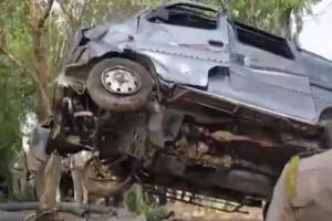 କୂଅକୁ ଭ୍ୟାନ ଖସି ୧୦ ଜଣଙ୍କର ମୃତ୍ୟୁ…