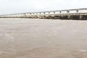 ମୁଣ୍ଡଳୀରେ ପହଞ୍ଚିଲା ଏ ବର୍ଷର ପ୍ରଥମ ବନ୍ୟାଜଳ, ପ୍ରବାହିତ ହେଉଛି ୧ ଲକ୍ଷ ୧୮ ହଜାର କ୍ୟୁସେକ ଜଳ…