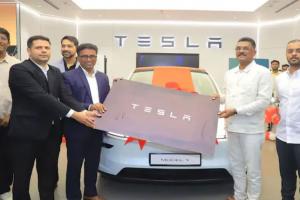 рмнрм╛рм░рмдрм░рнЗ рм╣рнЗрм▓рм╛ рмкрнНрм░рмермо TESLA рмХрм╛рм░рнН рмбрнЗрм▓рм┐рмнрм░рм┐тАж