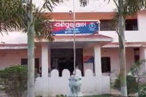 ଘରେ ପଶି ବ୍ଲେଡରେ ପ୍ରେମିକାର ତଣ୍ଟି କାଟିଦେଲା ପ୍ରେମିକ