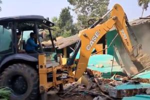 ଜଗତସିଂହପୁରରେ ସନ୍ଦିଗ୍ଧ 'ବାଂଲାଦେଶୀ'ଙ୍କ ଘର ଉପରେ ବୁଲିଲା ବୁଲ୍‌ଡୋଜର, ଗତକାଲି ପୁଲିସ କରିଥିଲା ଚଢ଼ଉ