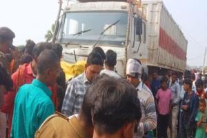 ଅଟୋକୁ ଧକ୍କା ଦେଲା ଟ୍ରକ, ମାଆପୁଅଙ୍କ ସମେତ ୫ ଜଣଙ୍କ ମୃତ୍ୟୁ 