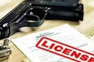 ବନ୍ଧୁକ ଲାଇସେନ୍ସ ହାତେଇବା ପାଇଁ ନିଜ ଘର ଉପରକୁ ବୋମା ଓ ଗୁଳିମାଡ଼