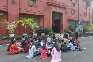 ରାସ୍ତାରେ ପଢ଼ିଲେ ରେଭେନ୍ସା ବିଶ୍ବବିଦ୍ୟାଳୟ ଛାତ୍ରଛାତ୍ରୀ