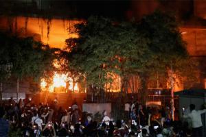 ଅଶାନ୍ତ ବାଂଲାଦେଶରେ ହିନ୍ଦୁ ଯୁବକଙ୍କୁ ନିର୍ମମ ହତ୍ୟା; ପିଟିପିଟି ମାରିଦେବା ପରେ ଗଛରେ ଟାଙ୍ଗି ନିଆଁ ଲଗାଇ ଦେଲେ