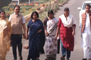 ମହିଳାଙ୍କ ସୁରକ୍ଷା ନେଇ ରାଜ୍ୟପାଳଙ୍କୁ ଭେଟିଲେ ବିଜେଡି ଟିମ୍