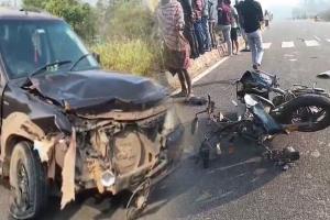 ସ୍କୁଟିକୁ ଧକ୍କା ଦେଲା କାର୍, ୨ ସଂପର୍କୀୟ ଭାଇଙ୍କ ମୃତ୍ୟୁ