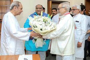 ପୂର୍ବତନ ମୁଖ୍ୟମନ୍ତ୍ରୀ ନବୀନ ପଟ୍ଟନାୟକଙ୍କୁ ସୌଜନ୍ୟମୂଳକ ସାକ୍ଷାତ କଲେ ପୂର୍ବତନ ରାଜ୍ୟପାଳ ପ୍ରଫେସର ଗଣେଶୀ ଲାଲ୍‌ 