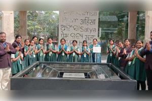 ମଞ୍ଜରୀ ଦେବୀ ପବ୍ଲିକ ସ୍କୁଲ ପକ୍ଷରୁ ଶିକ୍ଷଣୀୟ ଭ୍ରମଣ: ଖଣ୍ଡଗିରି, ଗାନ୍ଧୀ ଶାନ୍ତି କେନ୍ଦ୍ର ଓ ସାଇନ୍ସ ପାର୍କ ବୁଲି ଦେଖିଲେ ଛାତ୍ରଛାତ୍ରୀ