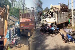 ସିରିଜ ଦୁର୍ଘଟଣା ପରେ ବିଦ୍ୟୁତ ଖୁଣ୍ଟକୁ ପିଟିଲା ବ୍ରେକ୍ ଫେଲ୍ ଟ୍ରକ୍; ୨ଟି ଭ୍ୟାନ୍ ସହ ୭ରୁ ଉର୍ଦ୍ଧ୍ୱ ବାଇକ୍ ଗୁଣ୍ଡ