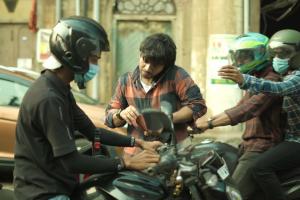 Cyber Awareness Viral Video: ସାବଧାନ! ଅଜଣା ବ୍ୟକ୍ତିଙ୍କୁ କଲ୍ କରିବାକୁ ଫୋନ୍ ଦେଉଛନ୍ତି କି? ମିନିଟକରେ ଆକାଉଣ୍ଟରୁ ଖାଲି ହୋଉଛି ଲକ୍ଷ ଲକ୍ଷ ଟଙ୍କା