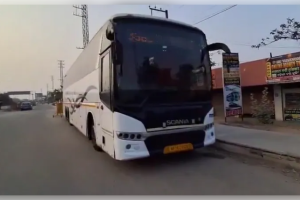 ନିଜେ ଚାଲିଗଲେ, ହେଲେ ବଞ୍ଚାଇଦେଲେ ୧୮ ଜୀବନ: ହୃଦଘାତ ସତ୍ତ୍ୱେ ବସ୍ ଅଟକାଇ ମହାନତା ଦେଖାଇଲେ ଡ୍ରାଇଭର