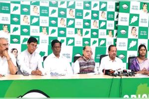 ଚାଷୀ ସମସ୍ୟା ଓ ବିପର୍ଯ୍ୟସ୍ତ ଆଇନଶୃଙ୍ଖଳା, ରାଜ୍ୟ ସରକାରଙ୍କ ଉପରେ ବର୍ଷିଲା ବିଜେଡି