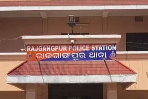 ପ୍ରେମିକା ଘର ସାମ୍ନାରୁ ଯୁବକଙ୍କ ଝୁଲନ୍ତା ମୃତଦେହ ଉଦ୍ଧାର, ହତ୍ୟା ନା ଆତ୍ମହତ୍ୟା ସନ୍ଦେହ