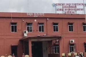 ଚୌଦ୍ୱାର ଜେଲରୁ କଏଦୀ ଫେରାର ଘଟଣା: ଜେଲ୍‌ ଅଧିକାରୀଙ୍କ ମଧ୍ୟରେ ଚାଲିଛି କାଦୁଅଫିଙ୍ଗା ରାଜନୀତି