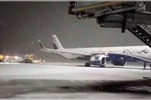 କାଶ୍ମୀରରେ ପ୍ରବଳ ତୁଷାରପାତ: ଶ୍ରୀନଗର ବିମାନବନ୍ଦରରେ ଉଡ଼ାଣ ବାତିଲ, ଜାମ୍ମୁ-ଶ୍ରୀନଗର ରାଜପଥ ବନ୍ଦ