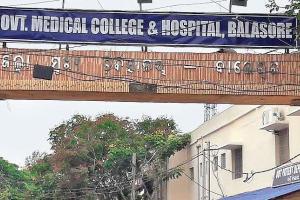 ନିଆଁ ପୁଉଁଥିବାବେଳେ ମା' କୋଳରୁ ଚୁଲିକୁ ଖସିପଡ଼ିଲା ଦୁଇ ମାସର ଶିଶୁ, ଗୁରୁତର ଅବସ୍ଥାରେ ମେଡିକାଲରେ ଭର୍ତ୍ତି