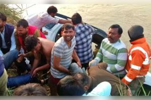 ବିବାହ ଖୁସି ପାଲଟିଲା ଶୋକ: କେନାଲ ଭିତରକୁ ଖସିଲା ବରଯାତ୍ରୀ ଗାଡ଼ି, ୩ ମୃତ