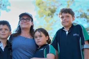 ସମୁଦ୍ରରେ ୪ ଘଣ୍ଟା ପହଁରି ପରିବାରକୁ ବଞ୍ଚାଇଲେ ୧୩ ବର୍ଷର ବାଳକ