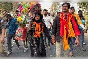 ବୁର୍ଖା ପିନ୍ଧି କାଉଡ଼ି ଯାତ୍ରା: ତମନ୍ନା ମଲ୍ଲିକ ସାଜିଲେ ତୁଳସୀ, ସ୍ୱାମୀ ଅମନ ତ୍ୟାଗୀଙ୍କ ସହ ଜଳାଭିଷେକ ପାଇଁ ପଦଯାତ୍ରା