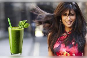 ୫୦ ବର୍ଷରେ ବି ୨୫ ପରି ଦିଶୁଛନ୍ତି ଚିତ୍ରାଙ୍ଗଦା, ସୁନ୍ଦରତା ପାଇଁ ସକାଳେ ପିଅନ୍ତି ଏହି ‘ମ୍ୟାଜିକ୍ ଜୁସ୍’