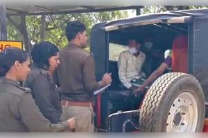 ଫିରୋଜାବାଦରେ ସେକ୍ସ ରାକେଟର ପର୍ଦ୍ଦାଫାସ: 'ପୋଲିସ ଆସିଗଲା, ପଳାଅ' ଚିତ୍କାର ଶୁଣି ଆପତ୍ତିଜନକ ଅବସ୍ଥାରେ ଦୌଡିଲେ ଗ୍ରାହକ