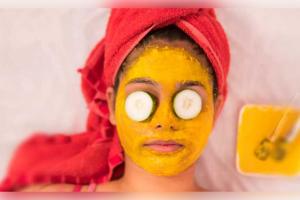 ଚମକିବ ଚେହେରା, ଖର୍ଚ୍ଚ ହେବନି ଟଙ୍କା! ଘରେ ବନାନ୍ତୁ ବେସନ-ଚନ୍ଦନ ଫେସ୍ ୱାଶ୍