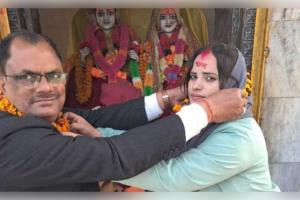 ପ୍ରେମର ନାହିଁ ବୟସ ସୀମା: ୬୦ ବର୍ଷୀୟ ହିନ୍ଦୁ ପ୍ରିନ୍ସିପାଲଙ୍କୁ ବିବାହ କଲେ ୨୮ ବର୍ଷୀୟ ମୁସଲିମ ଶିକ୍ଷୟିତ୍ରୀ, ନେପାଳରେ ପଡ଼ିଲା ହାତଗଣ୍ଠି