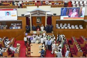 ଧାନମଣ୍ଡି ସମସ୍ୟାକୁ ନେଇ ବିଧାନସଭାରେ ବିରୋଧୀଙ୍କ ହଟ୍ଟଗୋଳ, ୪ଟା ଯାଏଁ ଗୃହ ମୁଲତବି