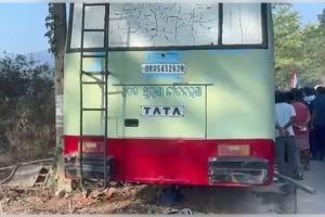 ଭାରତ ବନ୍ଦବେଳେ ବ୍ରେକ୍ ଫେଲ୍ ହେଲା ପୋଲିସ ବସ୍, ଅଳ୍ପକେ ବର୍ତ୍ତିଲେ ଆନ୍ଦୋଳନକାରୀ