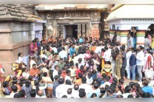 ମହାଶିବରାତ୍ରି ପାଇଁ ଉତ୍ସବମୁଖର ଓଡ଼ିଶା: 'ହର ହର ମହାଦେବ' ଧ୍ୱନିରେ କମ୍ପୁଛି ଶୈବପୀଠ, ରାତି ୧୦ଟାରେ ଉଠିବ ମହାଦୀପ