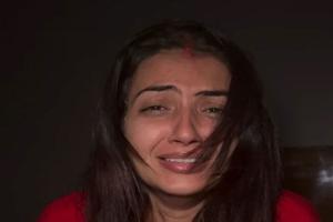 Viral Video: ‘ଭଡା ପାଭ୍ ଗର୍ଲ’ ଚନ୍ଦ୍ରିକା ଦୀକ୍ଷିତଙ୍କ ବୈବାହିକ ଜୀବନରେ ଝଡ଼; ସ୍ୱାମୀଙ୍କ ନାଁରେ ଆଣିଲେ ସାଂଘାତିକ ଅଭିଯୋଗ