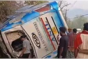 ଭାରସାମ୍ୟ ହରାଇ ରାସ୍ତା କଡ଼ ଖାଲକୁ ଓଲଟିଲା ଟୁରିଷ୍ଟ ବସ୍; ୫ ମୃତ, ୩୦ରୁ ଉର୍ଦ୍ଧ୍ୱ ଆହତ 