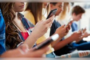 ଆପଲ୍ ୟୁଜର୍ସଙ୍କ ପାଇଁ ସତର୍କ ସୂଚନା: ଆଇଫୋନ୍, ମ୍ୟାକ୍ ଓ ସ୍ମାର୍ଟୱାଚ୍ ବ୍ୟବହାରକାରୀଙ୍କୁ ସରକାରଙ୍କ ଚେତାବନୀ