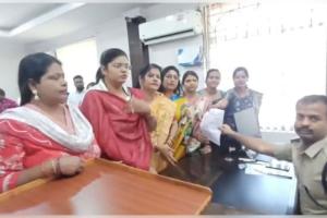 କାମାକ୍ଷାନଗର କଲେଜ ଛାତ୍ରୀ ସନ୍ଦେହଜନକ ମୃତ୍ୟୁ ଘଟଣାରେ ତୁରନ୍ତ ନ୍ୟାୟ ଦାବି କଲା ବିଜୁ ଜନତା ଦଳ 