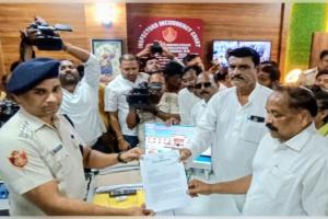 ଏସସିବି ମେଡିକାଲ ଅଗ୍ନିକାଣ୍ଡ ଘଟଣାରେ ସ୍ବାସ୍ଥ୍ୟମନ୍ତ୍ରୀଙ୍କ ଗିରଫ ଦାବିରେ ଥାନାରେ ଏତଲା ଦେଲା ବିଜେଡି