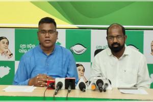 ବହଳଦାରେ ଆଦିବାସୀ ନାବାଳିକାଙ୍କୁ ଅସଦାଚରଣ ଘଟଣା: ପୁଲିସର ନିଷ୍କ୍ରିୟତାକୁ ନେଇ ପ୍ରଶ୍ନ ଉଠାଇଲା ବିଜେଡି