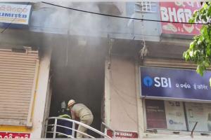 ଭୁବନେଶ୍ୱର CRP ଛକ ନିକଟ ମାର୍କେଟ୍‌ କମ୍ପ୍ଲେକ୍ସରେ ଭୟଙ୍କର ଅଗ୍ନିକାଣ୍ଡ, ଦୋକାନରେ ଥିବା ଲକ୍ଷାଧିକ ଟଙ୍କାର ଜିନିଷ ପାଉଁଶ 