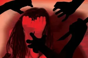 ଖଣ୍ଡୱାରେ ଲଜ୍ଜାଜନକ ଘଟଣା: ୯୦ ବର୍ଷୀୟା ବୃଦ୍ଧାଙ୍କ ସହ ଗଣଦୁଷ୍କର୍ମ, ୪ ମୁଖାପିନ୍ଧା ଦୁର୍ବୃତ୍ତଙ୍କ କାରନାମା