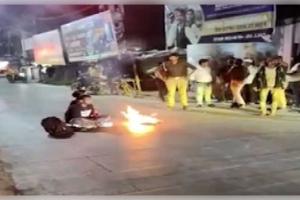 ଜାଲୌନରେ ପ୍ରେମୀଯୁଗଳଙ୍କ ହାଇ ଭୋଲଟେଜ୍ ଡ୍ରାମା: ବିବାହକୁ ପରିବାରର ସ୍ୱୀକୃତି ନ ମିଳିବାରୁ ଦେହରେ ପେଟ୍ରୋଲ ଢାଳିଲେ