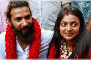 ମହାକୁମ୍ଭ ଫେମ୍ ମୋନାଲିସା କ’ଣ ନାବାଳିକା? ବାଲ୍ୟ ବିବାହ ଅଭିଯୋଗ ଉପରେ ସ୍ୱାମୀ ଫରମାନ ଖାନ ଦେଲେ ପ୍ରମାଣ