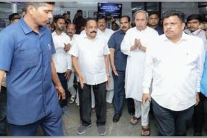 ଏସ୍‌ସିବିରେ ଅଗ୍ନିକାଣ୍ଡରେ ଆହତ ରୋଗୀଙ୍କୁ ଭେଟିଲେ ନବୀନ