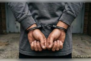 ଥାନେରେ ଲଜ୍ଜାଜନକ ଘଟଣା: ନାବାଳିକାଙ୍କ ସମ୍ମୁଖରେ ଅଶ୍ଳୀଳ ଆଚରଣ କରିଥିବା ୨୮ ବର୍ଷୀୟ ଯୁବକ ଗିରଫ